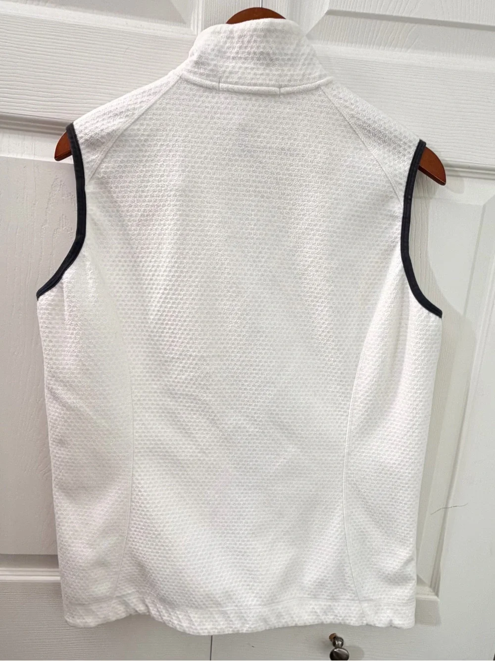 Nike Golf Women’s White Textured Full Zip Sleeveless Performance Vest Black Trim